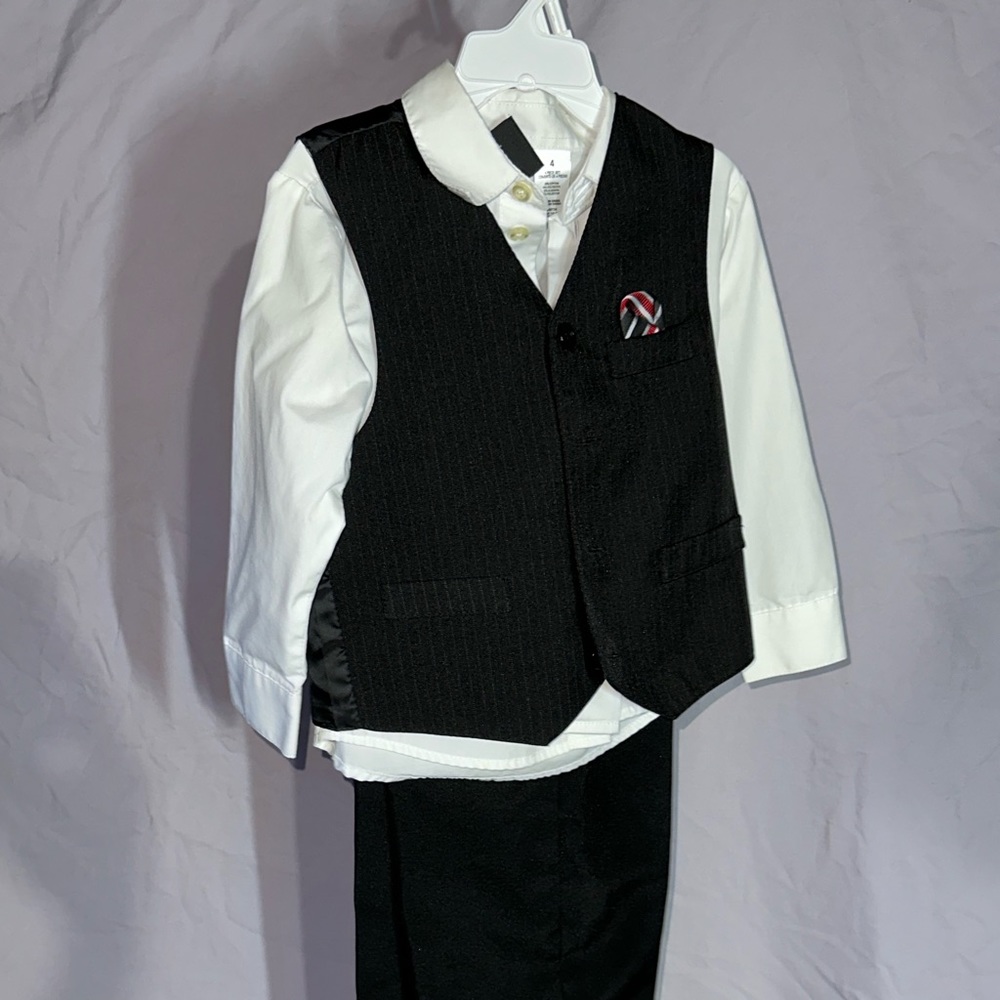 Little boys suit size 4